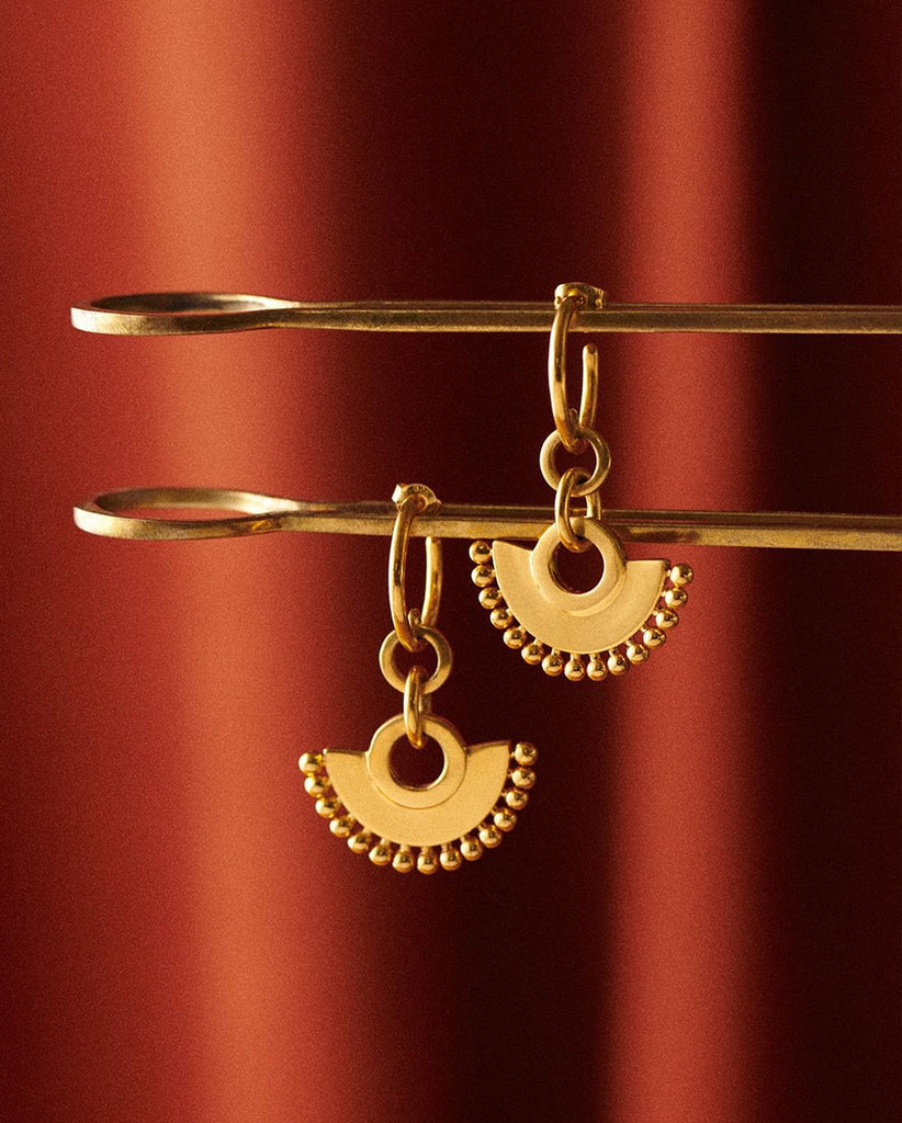 ZENYU CHANDELIER HOOP EARRINGS / GOLD FABRIC