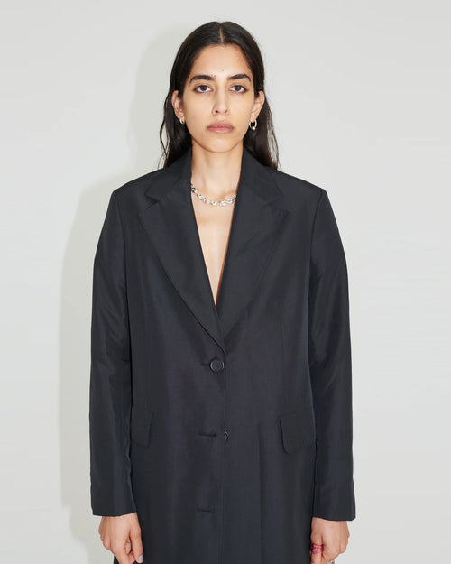 EXTENDED TECH COAT / BLACK RECYCLED POLY