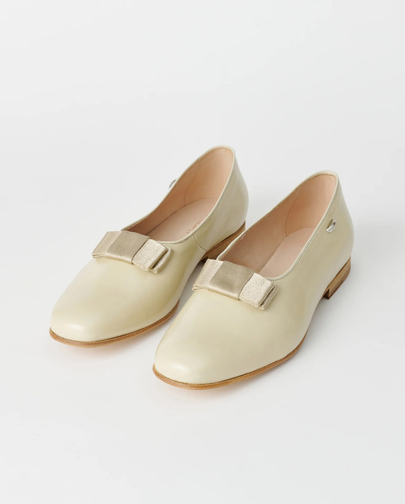 CEREMONIAL SLIP ON / DUSTY WHITE LEATHER – FABRIC