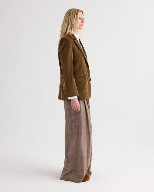 JILLIAN BLAZER / PINECONE