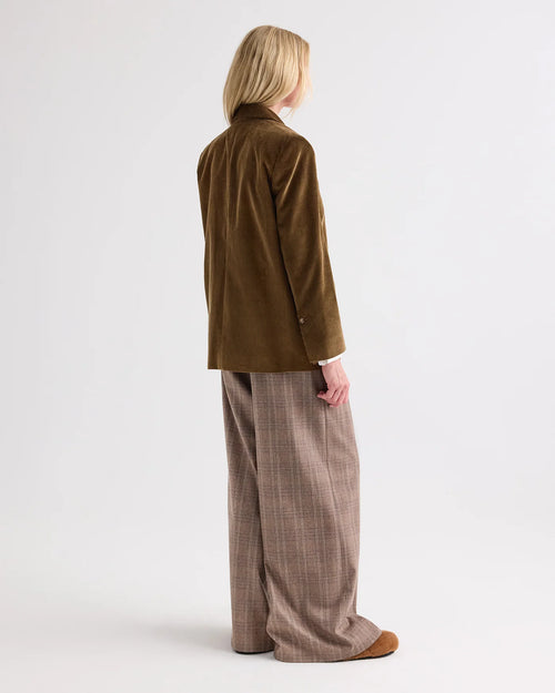 JILLIAN BLAZER / PINECONE