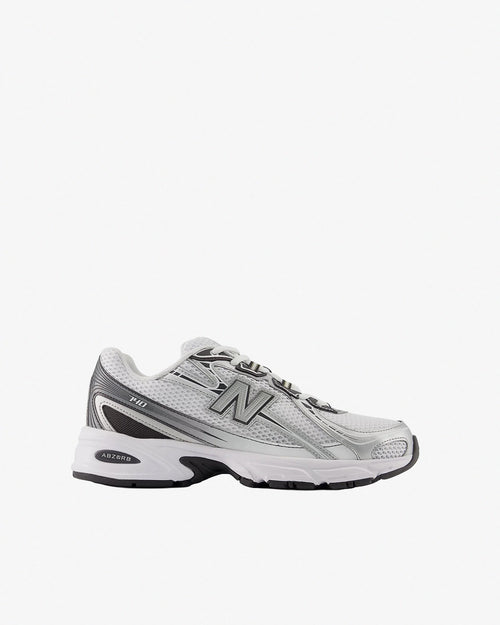 740 / WHITE WITH BLACK CEMENT