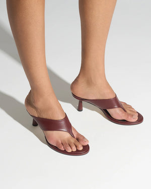 OLENNA LEATHER THONG SANDALS / PORT