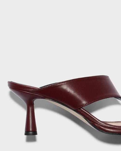 OLENNA LEATHER THONG SANDALS / PORT