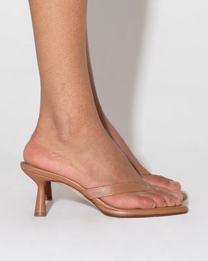 DAPHNE LEATHER HEELS SANDALS / HAZELNUT