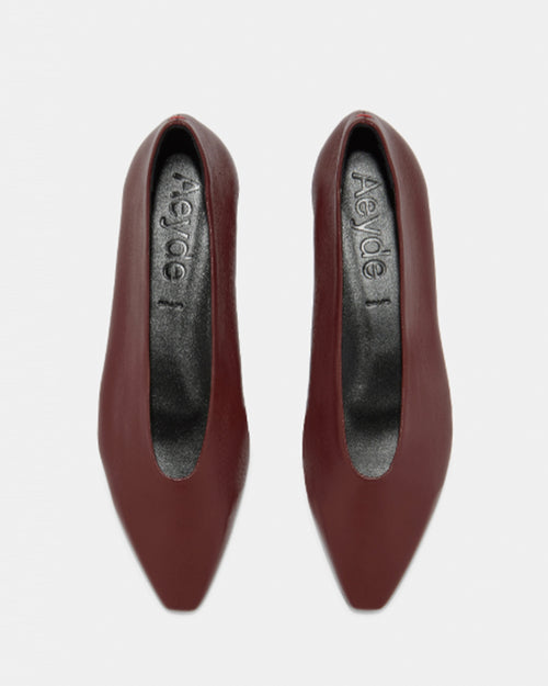 BETTY SQUARE-TOE FLATS / PORT