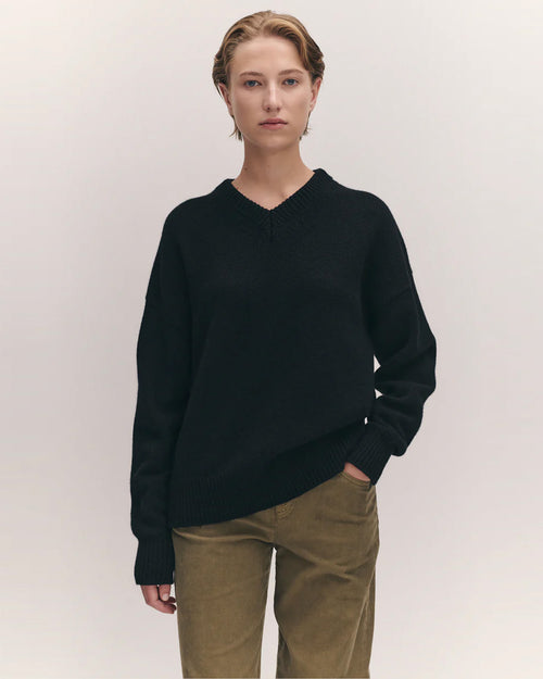 BALLA V-NECK / BLACK