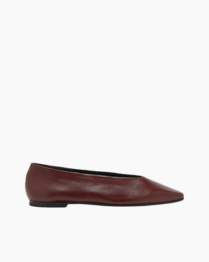 BETTY SQUARE-TOE FLATS / PORT