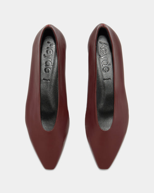 BETTY SQUARE-TOE FLATS / PORT