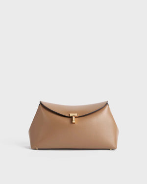 T-LOCK LEATHER CLUTCH / CAMEL