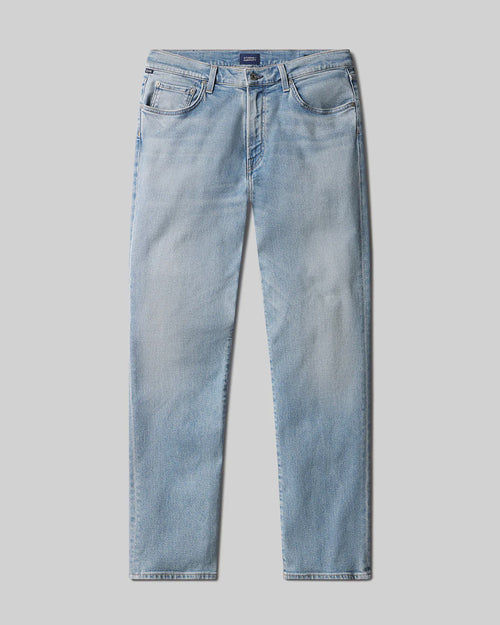 GAGE SLIM STRAIGHT PERFORM FIT / LIGHT WASH