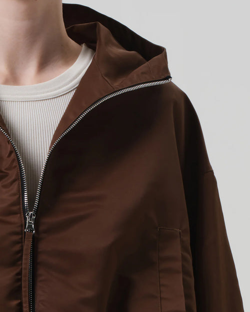 CROPPED NYLON WINDBREAKER / BROWN