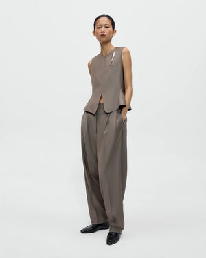 TAILORED PEPLUM VEST / TAUPE