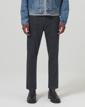 FINN RELAXED TROUSER CORDUROY / CHARRED CEDAR