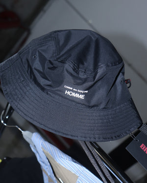 K602 BRIEFING BUCKET HAT / BLACK