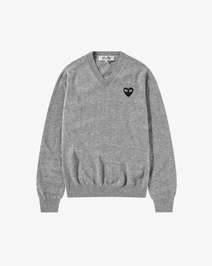 N018 UNISEX BLACK HEART V-NECK SWEATER / LIGHT GREY