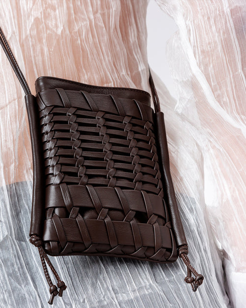 TRENA CROSSBODY BAG / DARK BROWN