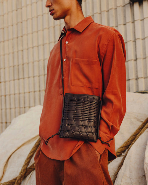TRENA CROSSBODY BAG / DARK BROWN