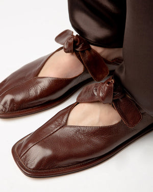 LLASADA SUPPLE SHINY FLAT / CHESTNUT