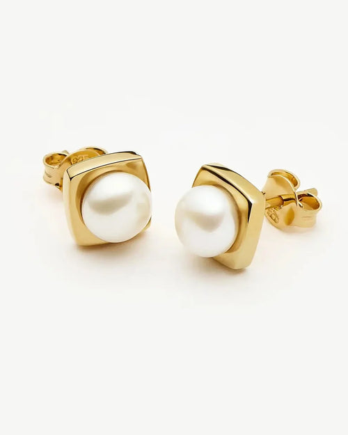 BUTTON PEARL SQUARE STUD EARRINGS / GOLD