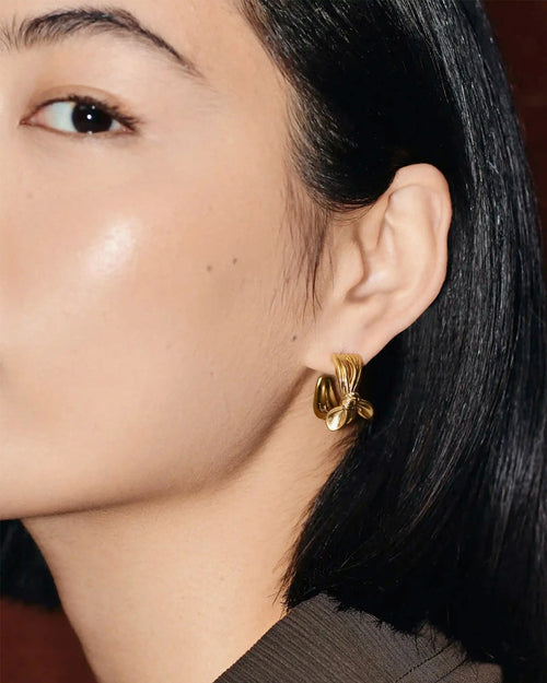 MARK GONG BOW HOOP EARRINGS / GOLD