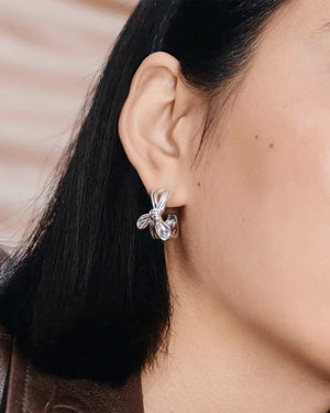 MARK GONG BOW HOOP EARRINGS / SILVER