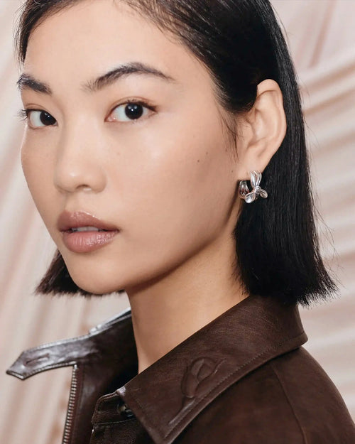 MARK GONG BOW HOOP EARRINGS / SILVER