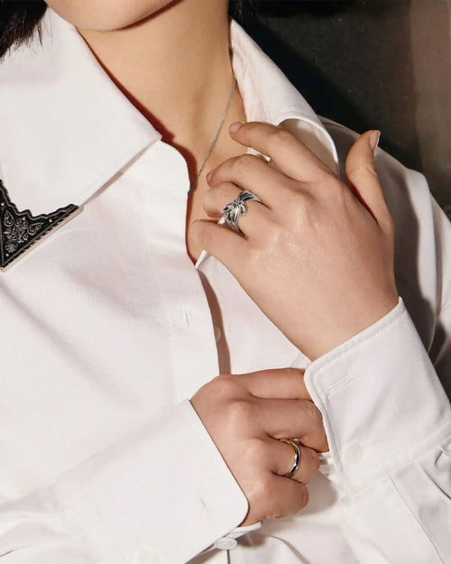 MARK GONG BOW STATEMENT RING / SILVER