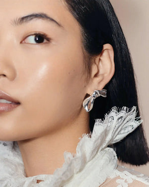 MARK GONG BOW OVERSIZED STUD EARRINGS / SILVER