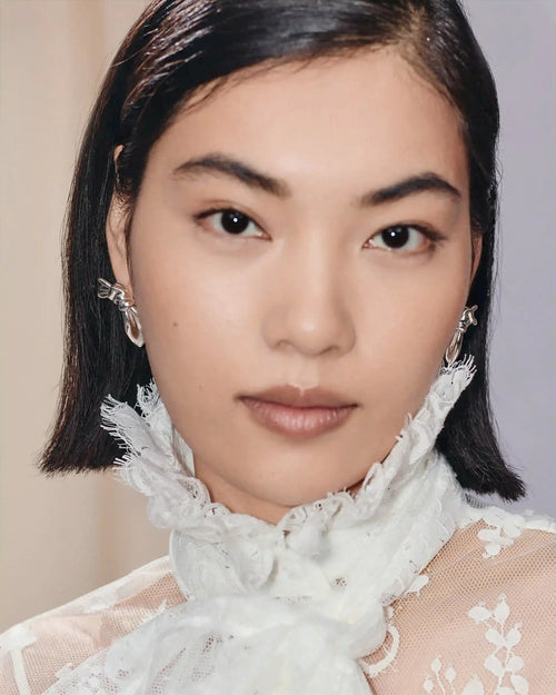 MARK GONG BOW OVERSIZED STUD EARRINGS / SILVER