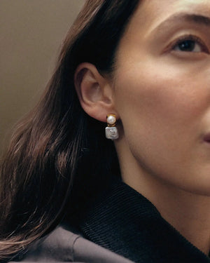 SQUARE PEARL STUD EARRINGS / GOLD
