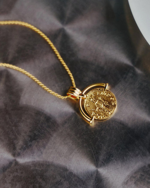 LUCY WILLIAMS MEDIUM ENGRAVABLE ROMAN ARC COIN NECKLACE / GOLD