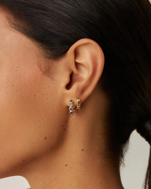 TENNIS SMALL HOOP EARRINGS / BLUE GOLD
