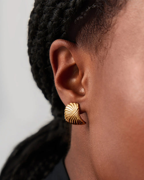 RIPPLE STUD EARRINGS / GOLD