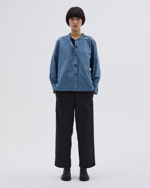 MHL BUTTON THROUGH COLLARLESS SHIRT COMPACT / UNIFORM BLUE