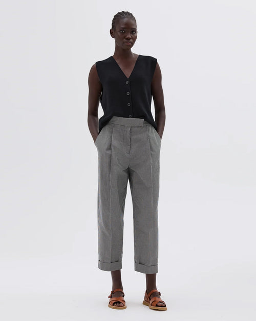 SINGLE PLEAT CROPPED TROUSER / BLACK ECRU