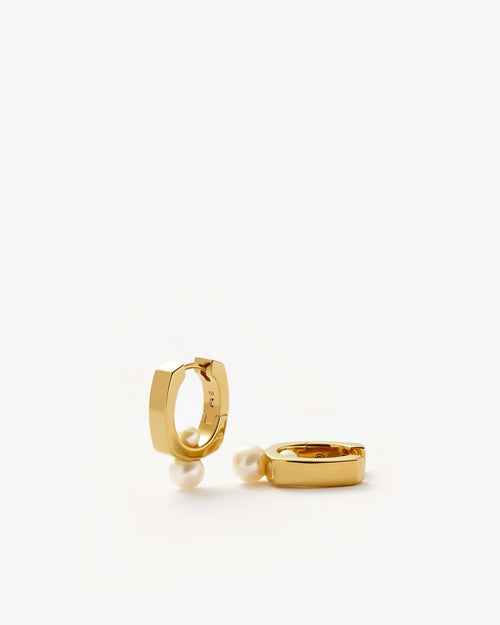 BUTTON PEARL SQUARE SMALL HOOP EARRINGS / GOLD