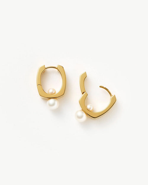 BUTTON PEARL SQUARE SMALL HOOP EARRINGS / GOLD