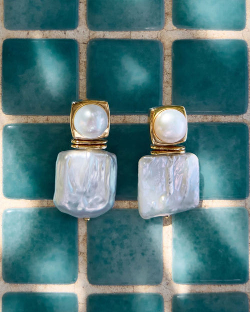 SQUARE PEARL STATEMENT STUD EARRINGS / GOLD