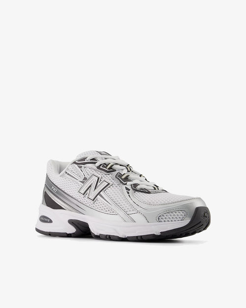 740 / WHITE WITH BLACK CEMENT