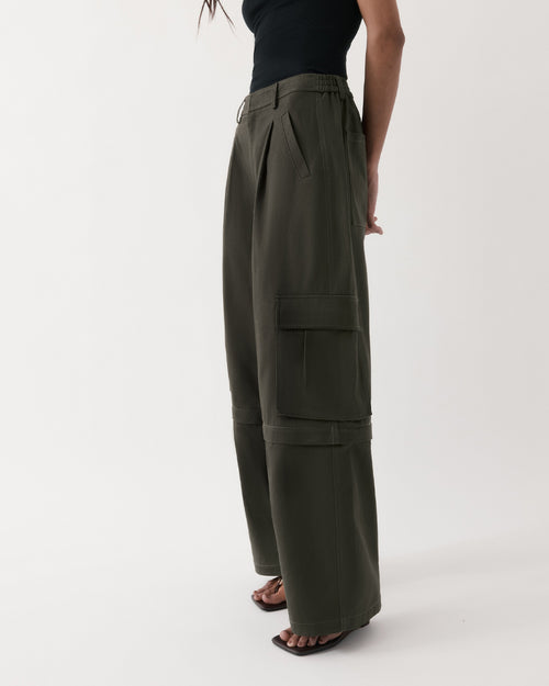 CONVERTIBLE CARGO TROUSER / OLIVE BROWN
