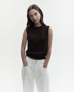 CREWNECK VEST / GANACHE