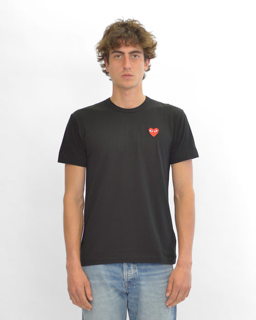T108 UNISEX RED HEART T-SHIRT / BLACK