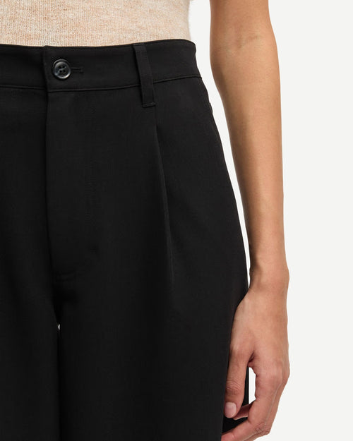SAHARPER PLEAT TROUSERS 15790 / BLACK