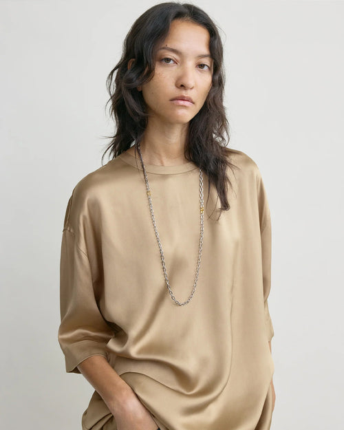 SATIN TEE / LATTE