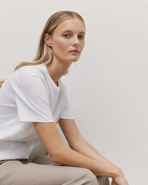 BOY-FIT CREW NECK T-SHIRT / WHITE
