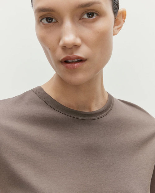 EVERYDAY T-SHIRT / DARK CEDAR