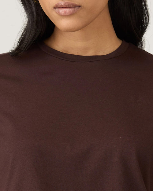 BOY-FIT CREW NECK T-SHIRT / TRUFFLE