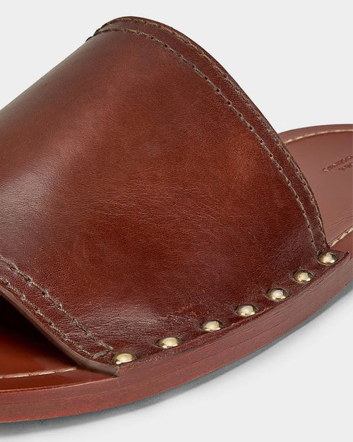 STUDDED LEATHER SLIDES / SIENNA