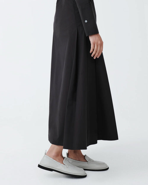 LAWSON PLEATED SKIRT / BLACK GRAPE